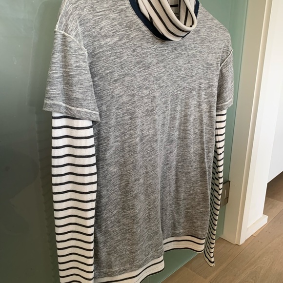 Free people T-shirt turtleneck. - Picture 2 of 4